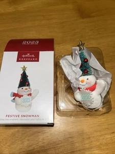 Hallmark Ornament 2023 MUÑECO DE NIEVE FESTIVO Edición Limitada Regalo de Agradecimiento H7 - Imagen 1 de 2
