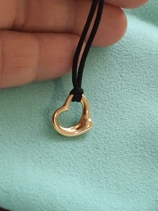 Tiffany & Co. Colgante Corazón Abierto Pequeño Elsa Peretti Oro Amarillo 18K 16mm - Imagen 1 de 12