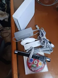 Paquete Nintendo Wii, consola blanca, barra de sensores, mando y más, ver pi - Imagen 1 de 13