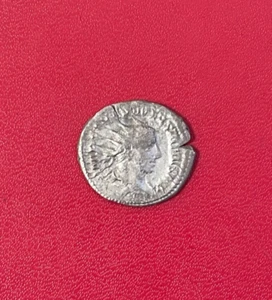 Très belle monnaie Romaine, Antoninien Volusien. Etat TB/TTB - Foto 1 di 2