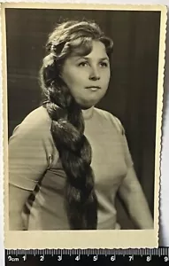 Hübsche süße junge Frau mit Zöpfen/langen Haaren charmant attraktives Mädchen #3716 - Bild 1 von 3