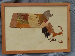 mappa in legno intarsiato, Massachusetts,arte,casa,ufficio,legno duro,legno esotico,intaglio,woo - Foto 1 di 3