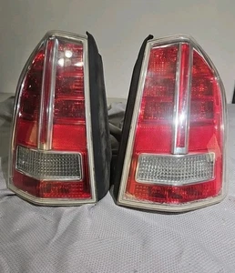 Luces traseras Chrysler 300 2011-2014 OEM - Imagen 1 de 11