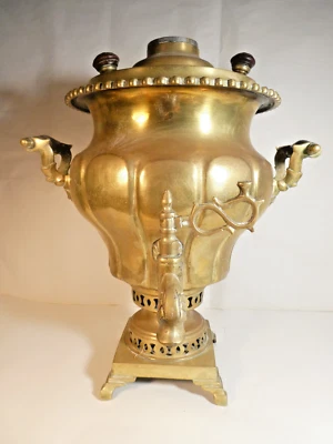 Important ancien samovar en laiton - Photo 1/4