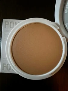 Kylie Cosmetics Natural Blur Powder Foundation (0.35oz/10g) in 8C, new in box - Picture 1 of 6