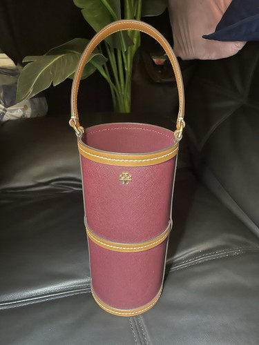 Borsa cilindro per oggetti da collezione Tory Burch. Edizione limitata Borgogna prezzo al dettaglio consigliato $598