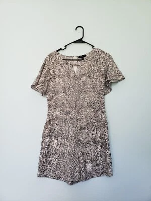 Banana Republic Romper Womens Sz 0  Black White Short Sleeve V Cutout Back Zip - Изображение 1 из 4