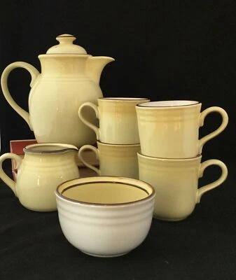 NUEVO Noritake BANANA 8637 Cafetera/Servidor, 4 Tazas/Tazas, Juego de Azúcar/Crema Foto 1 de 4