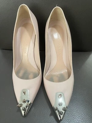 Zapato de salón Alexander McQueen Punk de cuero beige talla 39,5 Foto 1 de 4