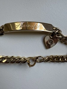 Brazalete de identificación firmado Speidel EE. UU. de colección tono dorado grabado “Jennifer” con corazón ❤️ - Imagen 1 de 8