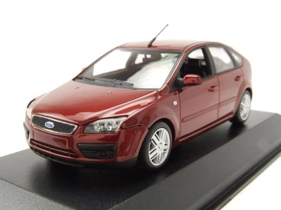 Ford Focus 2004 Rosso Scuro Metallico Modellino Auto 1:43 Maxichamps - Immagine 1 di 4