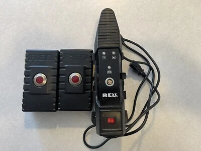 Batería de ladrillo ROJO de cine digital ROJO (x2) y cargador Foto 1 de 4