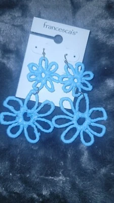 Pendientes de flores prensadas azules de Francesca Foto 1 de 2