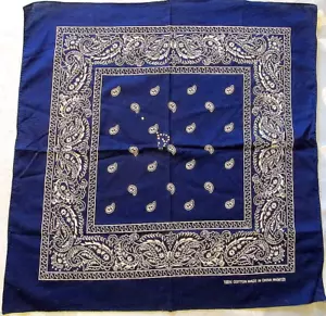 Blau Paisley Baumwolle Bandana mit Strass Herz in der Mitte: 21" Quadrat (#2304) - Bild 1 von 7