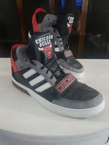 Chicago Bulls NBA Basketball Adidas Originals Space Diver Shoes Mens Size 8 Rare Cover