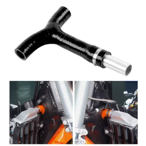Black Frame T-Piece Radiator Hose For 20-23 KTM 150 250 300 350 450 500 XCW EXCF - Picture 1 of 13
