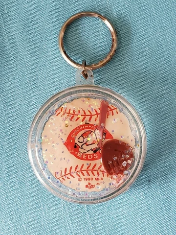 CINCINNATI REDS - 1990 KEY RING "WORLD SERIES CHAMPS" Cover