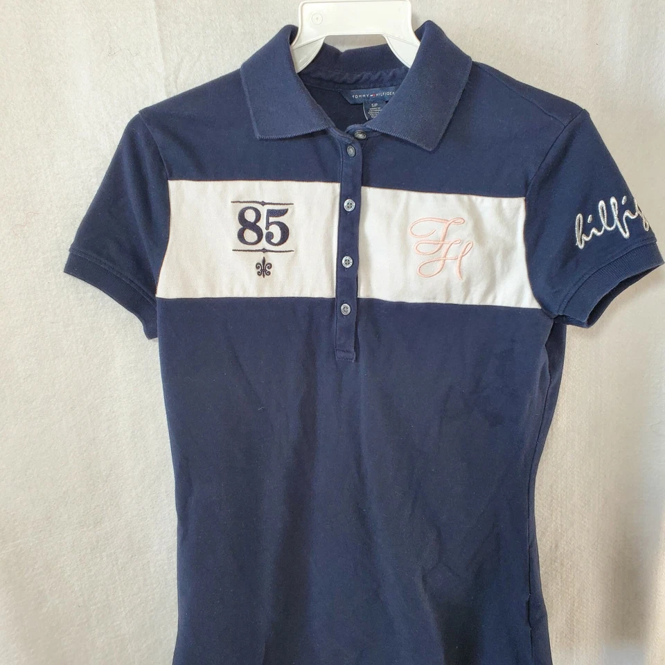 Polo Tommy Hilfiger para mujer talla pequeña  Foto 1 de 4