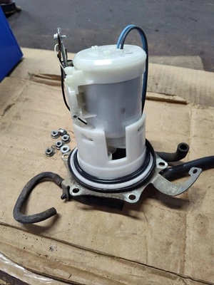 08-16 HONDA CBR1000RR OEM BOMBA DE COMBUSTIBLE GAS GASOLINA UNIDAD TRANSMISORA 09 10 11 12 13 14 15 Foto 1 de 3