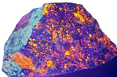 NADORITA, SVABITA FLUORESCENTE, CALCITA para Langban en Suecia 250 g Foto 1 de 4