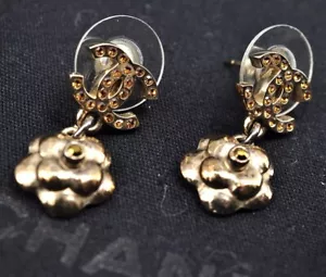 Pendientes Chanel Camelia Marca Coco Oro Mujer Grabados Usados Auténticos 3511006 - Imagen 1 de 9