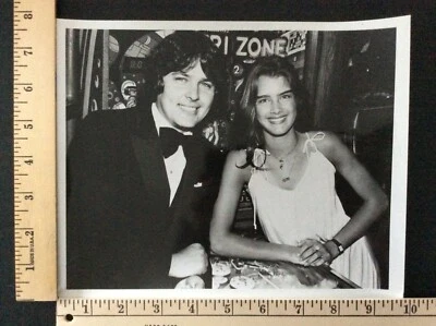Foto fija rara original de colección artista de grabación Bill Wray & Young Brooke Shields Foto 1 de 3