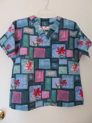 Blusa esfoliante feminina pequena branca cruzada com estampa azul-petróleo, rosa, azul e verde - Imagem 1 de 3