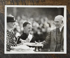 1937 Press Photo - Samuel Riddle, Charley Kurtsinger, War Admiral Belmont Stakes - Picture 1 of 2