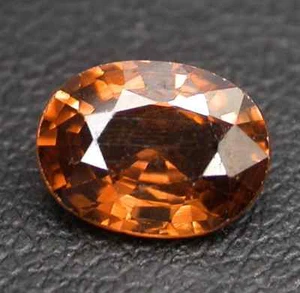 1.80 ct Natural Oval-cut Imperial Orange VVS Zircon (Cambodia) - Picture 1 of 3