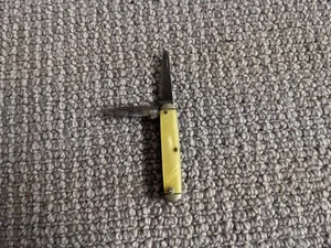 Colonial Prov RI USA Pocket Knife Folding Yellow Two Blade - Picture 1 of 6