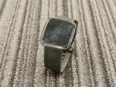 FAULTY Fitbit FB505 Versa Black Aluminium Fitness Tracker Watch - Image 1 of 4