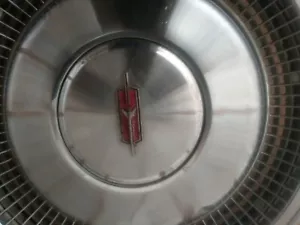 Vintage Oldsmoble Hubcap Wheel Cover 15" - Picture 1 of 4