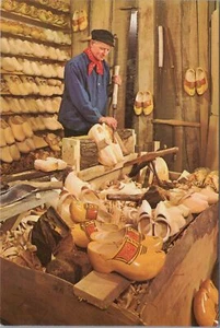 Netherlands Postcard - Clogmaker in His Workshop, Holland RR18249 - Picture 1 of 2