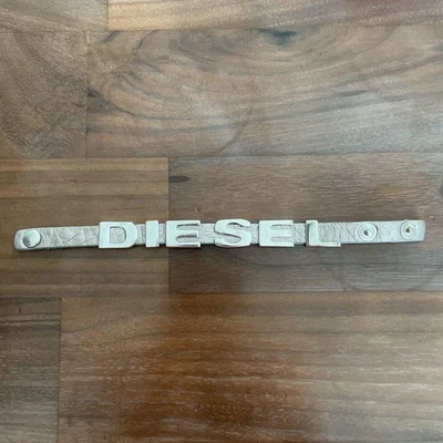 Brazalete de cuero Diesel para hombre color plateado logotipo diésel de lujo elegante urbano italiano Foto 1 de 4