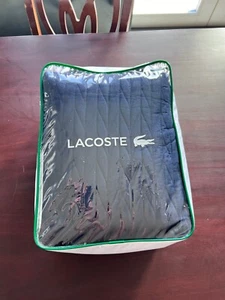 Lacoste Zopfmuster King Coverlet 108 x 90 ~ marineblau Peacoat NEU in Verpackung! - Bild 1 von 7