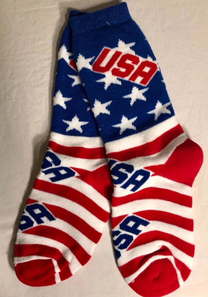 GK GO USA!! CÁLIDOS CALCETINES CÓMODOS ROJO BLANCO AZUL PATRÓN DE RAYAS ESTRELLA EE. UU. Talla 9-11 ¡NUEVOS CON ETIQUETAS! Foto 1 de 4