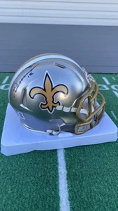 Chris Olave Autographed/ Signed Salute To Service Saints Mini Helmet w/ Beckett - Picture 1 of 2