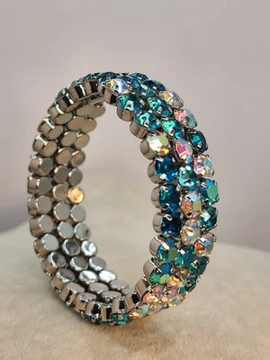 Pulsera de alambre de memoria de vidrio AB verde azulado y transparente con brillo mágico aurora boreal  Foto 1 de 4