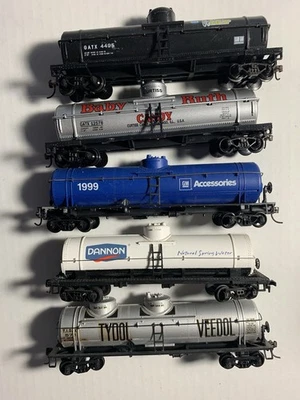 HO Scale Tank Car Lot Of 5 Mixed Brand Advertising - Image 1 of 4