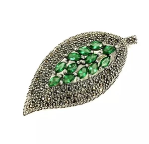GREEN CZ STONES LEAF PIN Brooch Marcasite Studded .925 STERLING SILVER - Picture 1 of 4
