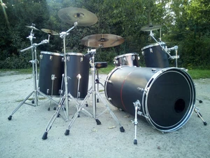 EINZIGARTIG UNIKAT MEGA BIG DRUMSET komplett ready to play NEUWARE+MODIFIKATION - Bild 1 von 5