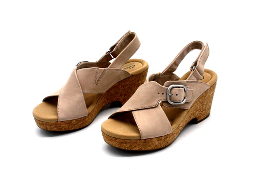 Sandali con zeppa Clarks Giselle Colomba 261 77146 SABBIA NABUK TAGLIA 8 5M