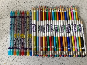 24 Crayola Erasable & 9 Crayola Twistables colouring pencils - Picture 1 of 1