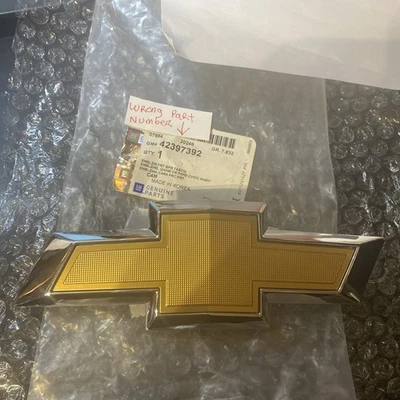 Chevrolet Cruze 2015-2016 emblema delantero dorado/cromo 42338226 Foto 1 de 4