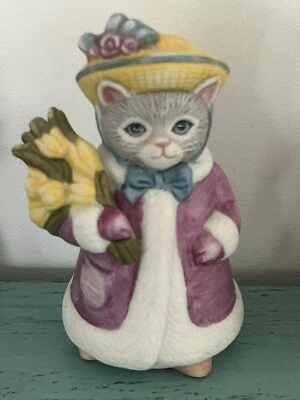 Vintage Kitty Cat Cucumber '85 Priscilla w Tulips Springtime Schmid Figurine - Image 1 of 2