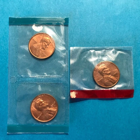 1970 P D S  Lincoln Cents  in US Mint Cello Unc  3 Coins    FREE SHIP Cover