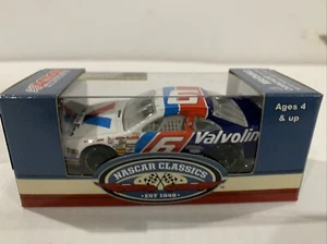 1993 #6 Mark Martin Valvoline Darlington raced Win 1/64 Nascar Classics - Picture 1 of 3