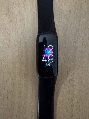 Fitbit Luxe Aktivitäts-Tracker - Schwarz/Edelstahl Graphit - Bild 1 von 2