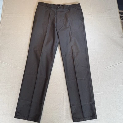 Pantalones Dockers Signature Caqui D2 Espiga Plisada Pierna Negro Calce Recto  Foto 1 de 4
