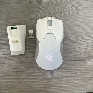Razer Viper Ultimate Wireless Gaming Mouse With Charging Dock - White USED - Afbeelding 1 van 3